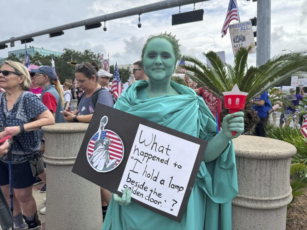 AP No Kings 4 - Bucks County Beacon - Photos of Anti-Trump 'No Kings' Demonstrations Across the US